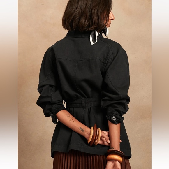 BANANA REPUBLIC Essential Cargo Jacket // Black - Picture 2 of 6